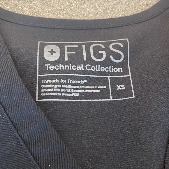 FIGS one-pocket scrub top - Picture 3 of 3